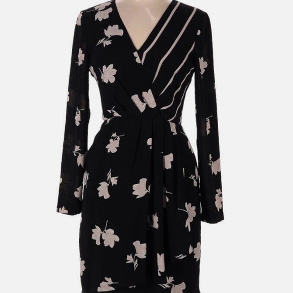 Slate & Willow Black Floral Wrap Dress - Size 8 - RTR - Excellent Condition! - Picture 2 of 11